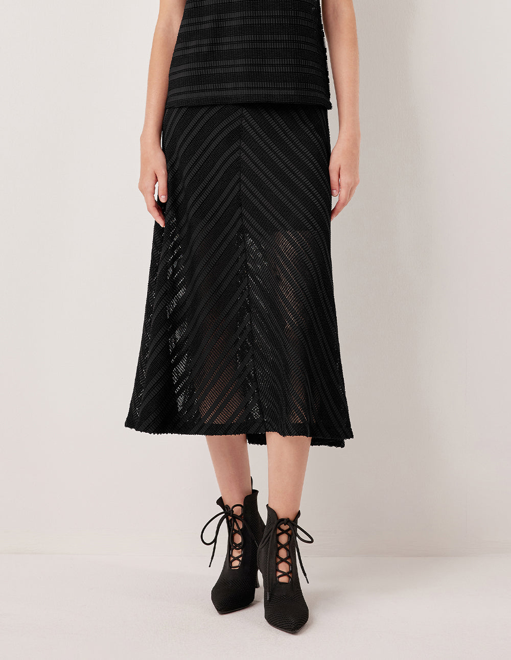 MARYLING Black Diagonal Texture Sheer Pleated Knit Knee-Length Skirt