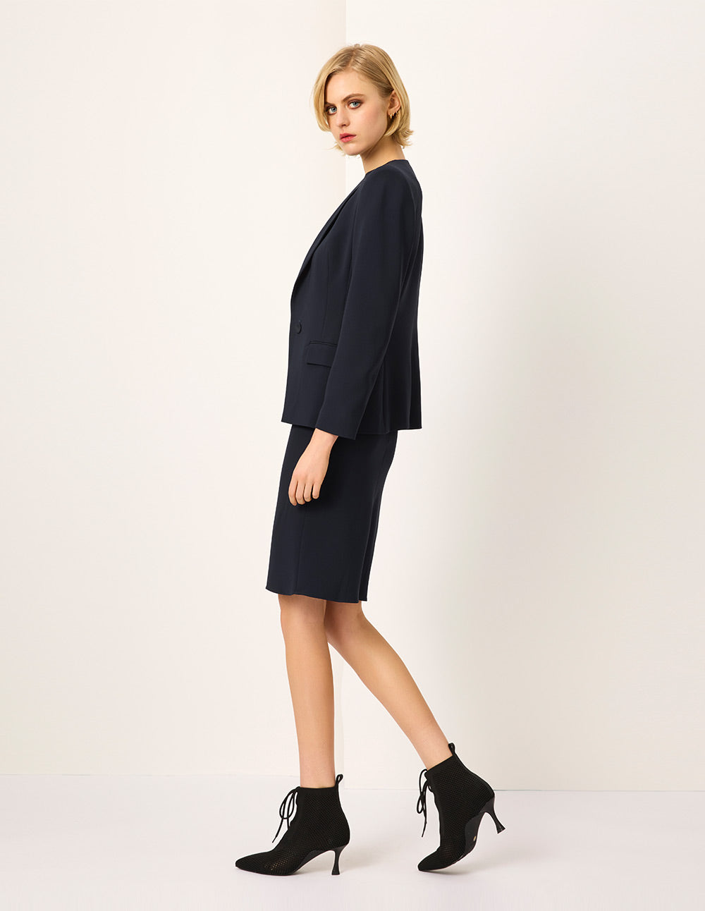 MARYLING Peaked Lapel Long-Sleeve Single-Breasted Blazer