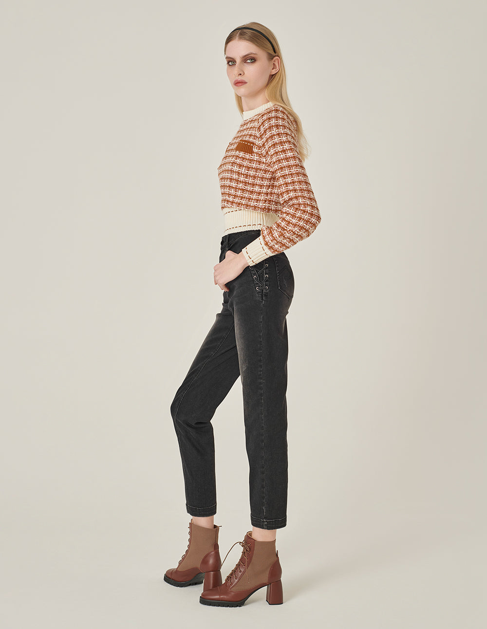 MARYLING Plaid Round Neck Long-Sleeved Cropped Knit Sweater