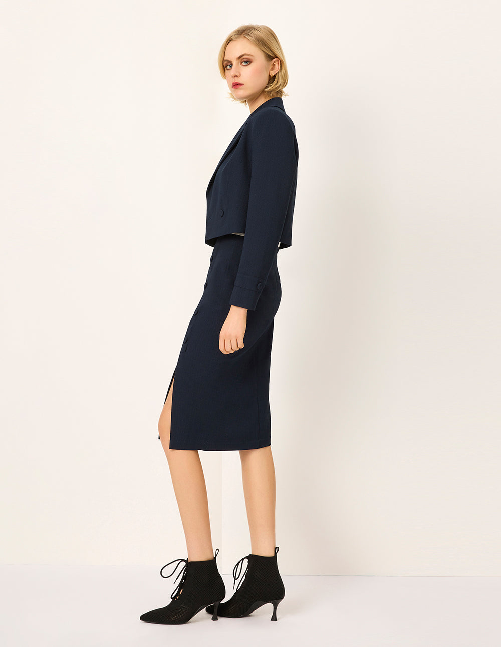 MARYLING Notched Lapel Long-Sleeve Double-Breasted Cropped Blazer