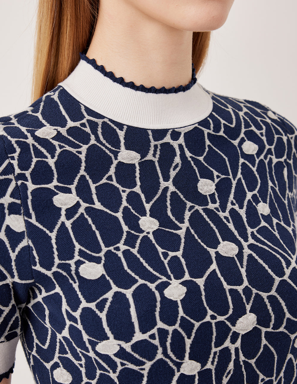 MARYLING Ruffled Half-Turtleneck Short-Sleeved Glass Bead Print Knit Pullover