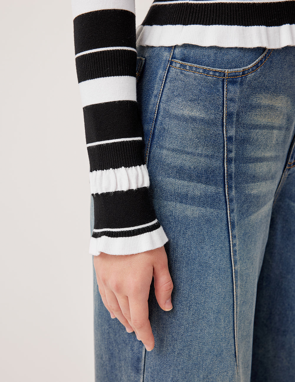 MARYLING V-neck Long-Sleeve Pleated Black And White Striped Contrast knitted cardigan