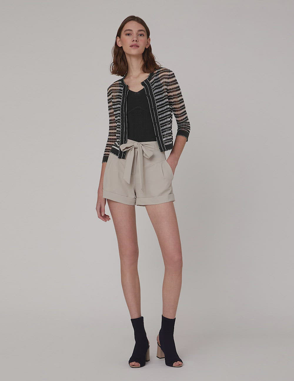 MARYLING Classic small cardigan has contrasting wavy edges