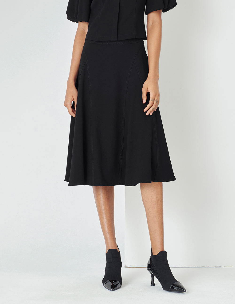 MARYLING Black Curve-Cut Bright Line Detail Skirt