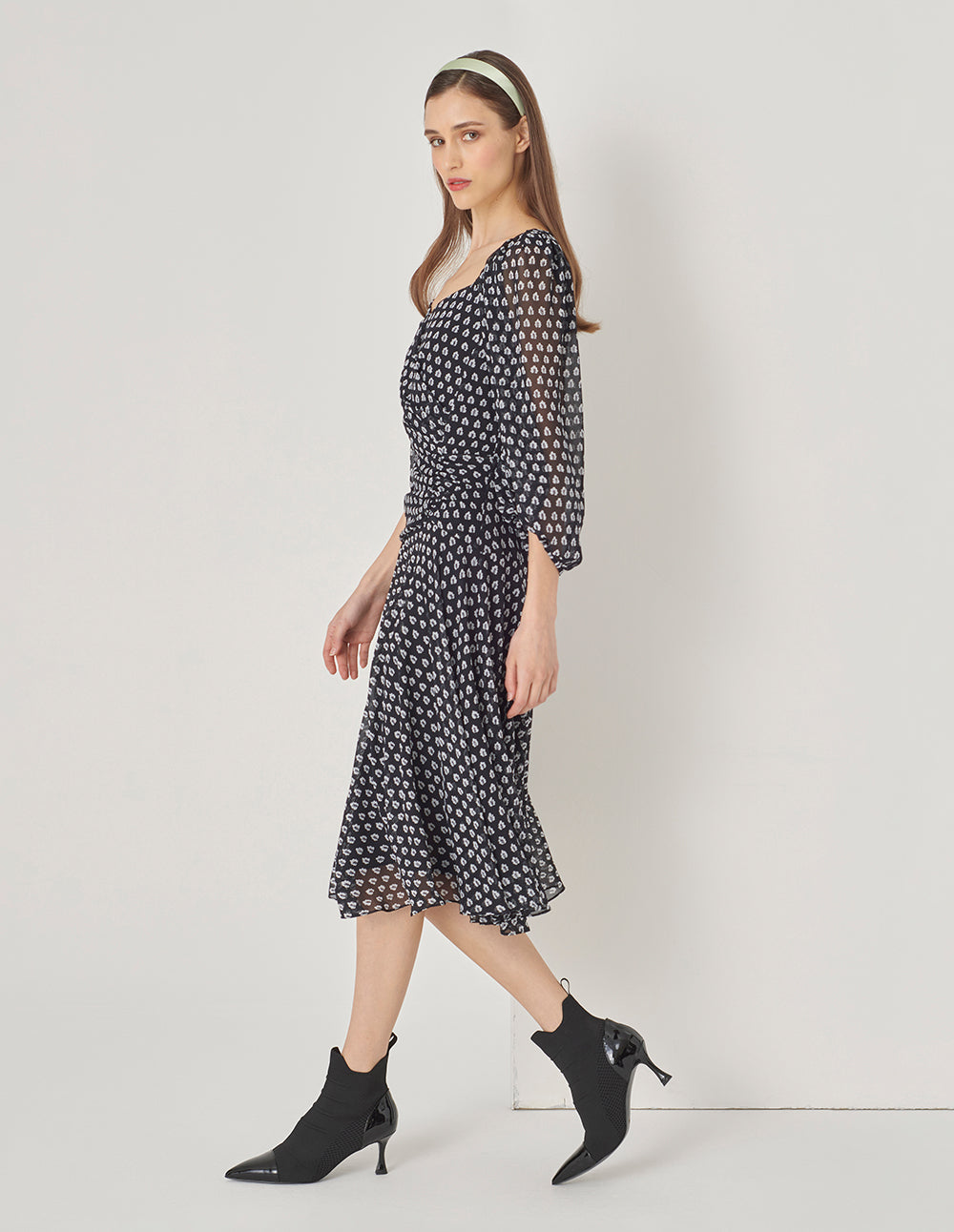 MARYLING Black And White Forest V-Neck Pinched Puff Sleeve Dress