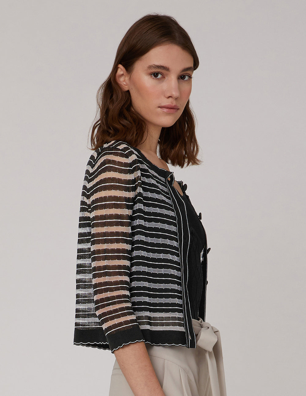 MARYLING Classic small cardigan has contrasting wavy edges