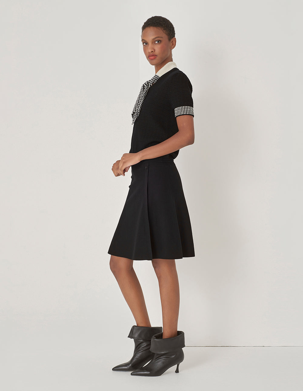 MARYLING Black And White Tie Design Knitted Short-Sleeved Pullover