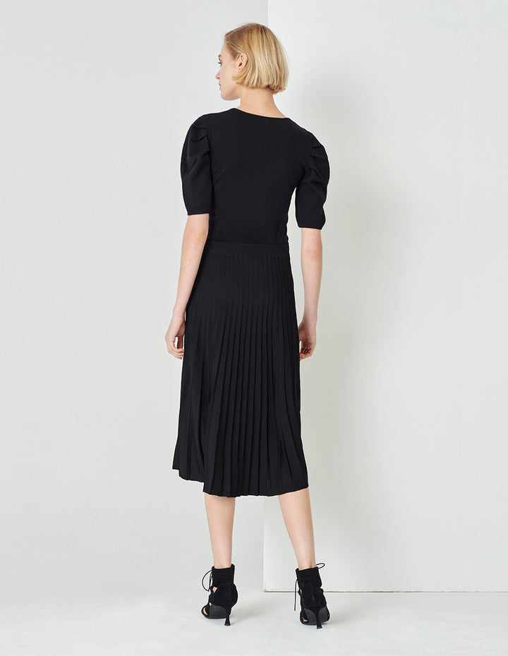 MARYLING Black Heart-Shaped Collar Large Pleated Knitted Top