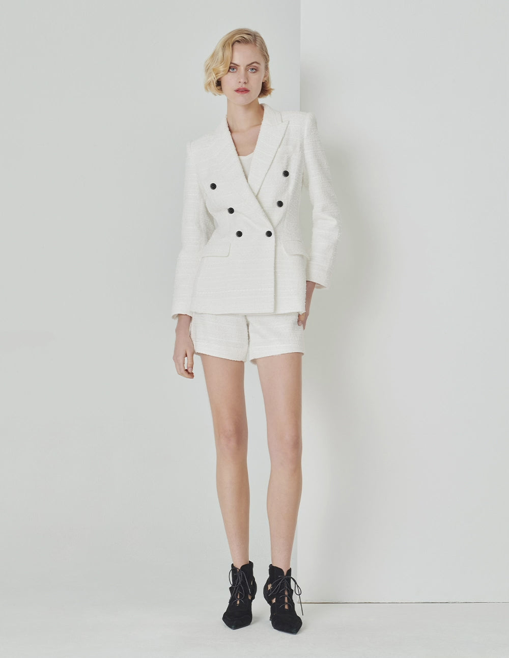 MARYLING White Tweed With Two Black Buttons Shorts